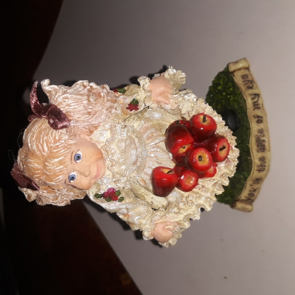 Jaqueline Kent APPLE OF MY EYE Figurine (SKU a-100)